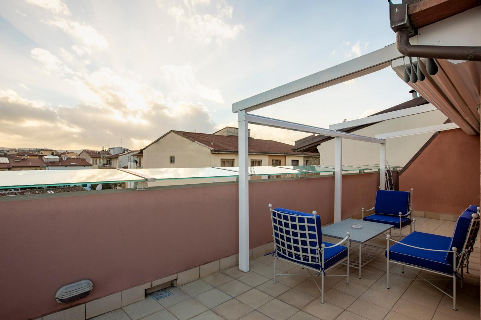 Appartamento Iris -Due Ampie Terrazze Vista Duomo Firenze Bagian luar foto